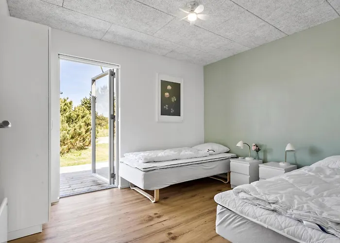 4 Bedroom In *